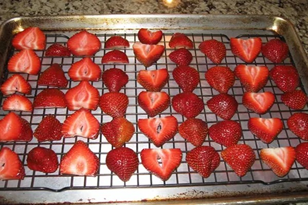 تصویر 3 از قیمت خرید توت فرنگی خشک انجمادی + فروش ویژه